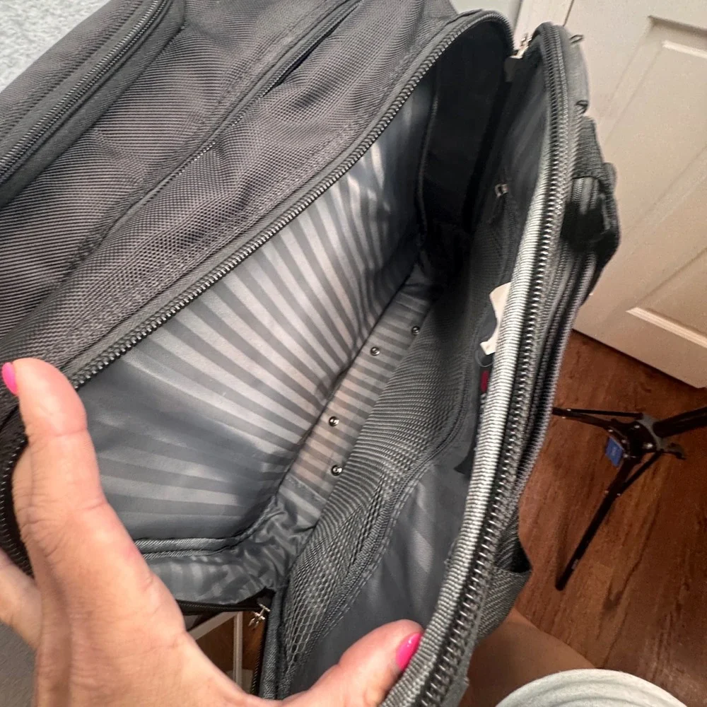 DELSEY Carry On‎ Helium Superlite Lightweight Wheel Rolling Tote Suitcase Black